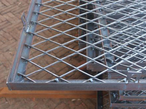 钢板网防护栅栏